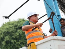 Wali Kota Bekasi Tertibkan Kabel Udara di Pondok Gede, Wujudkan Jalan Lebih Rapi Dan Nyaman